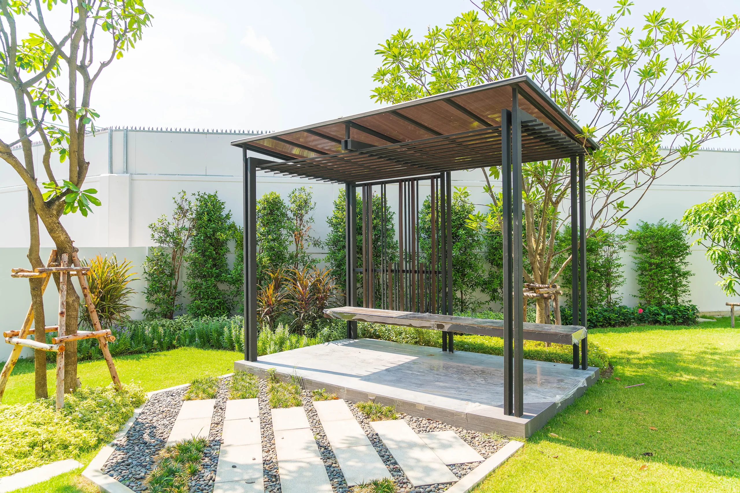 empty-pavilion-garden